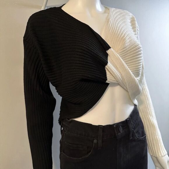 Lush Two Tone Black and White Twist front Sweater Small - Picture 1 of 4